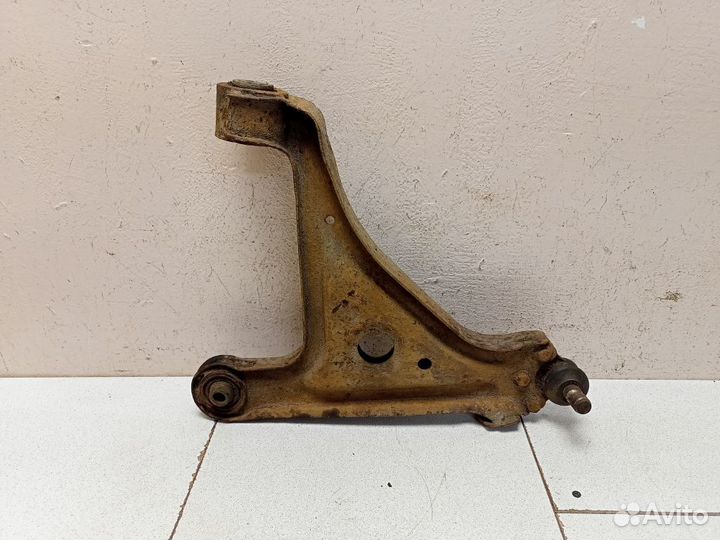 Рычаг передний правый 90445670