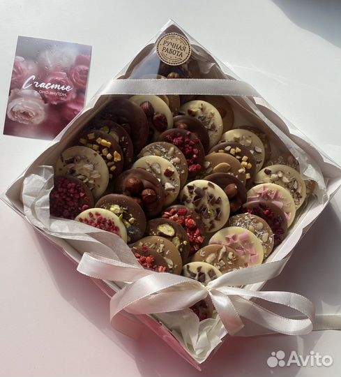 Шоколад ручной работы, клубника в шоколаде