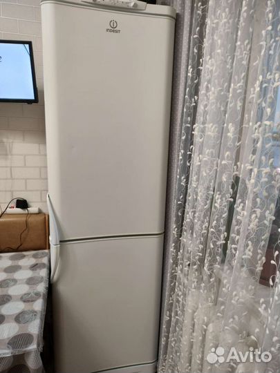 Холодильник бу indesit