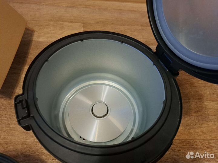 Мультиварка redmond новая