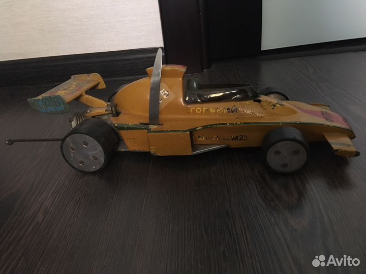 Модель автомобиля ручной сборки