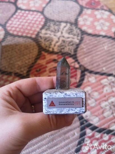 Сувенир природный минерал sika