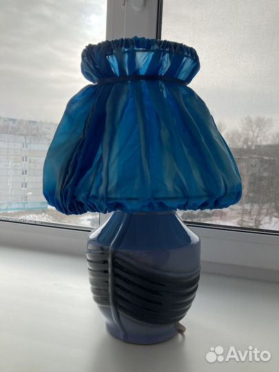 Лампа настольная с абажуром