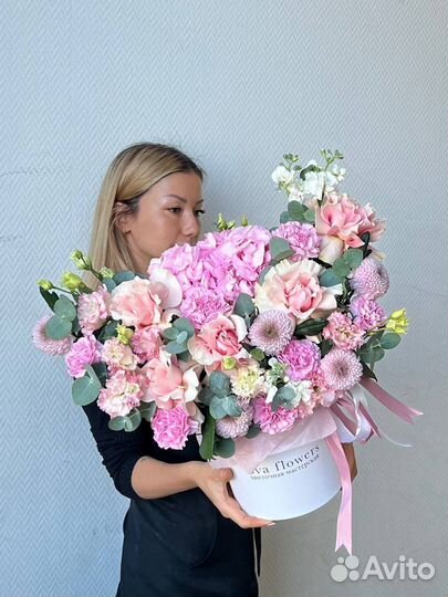 Композиция с хризантемами и розами