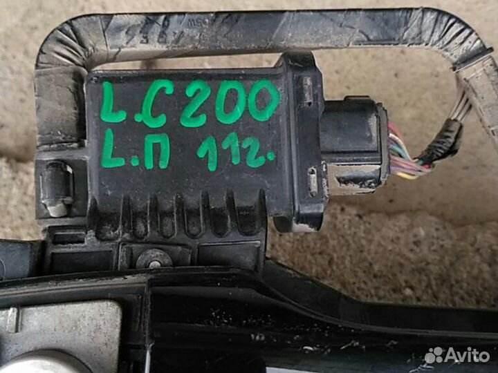 Ручка передняя левая Toyota Land Cruiser 200