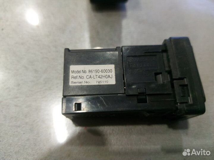 USB AUX разъем Toyota Land Cruiser 200