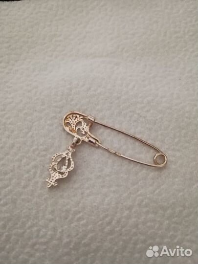 Серебряная брошь