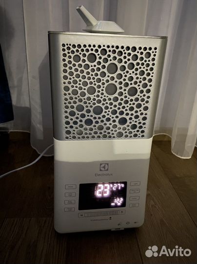 Воздухоувлажнитель Electrolux yogahealthline EHU-3