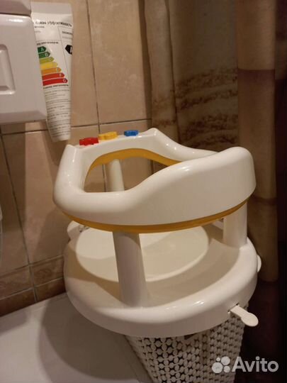 Стульчик для купания для малыша в ванной