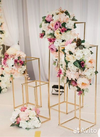 Аренда стойки для цветов