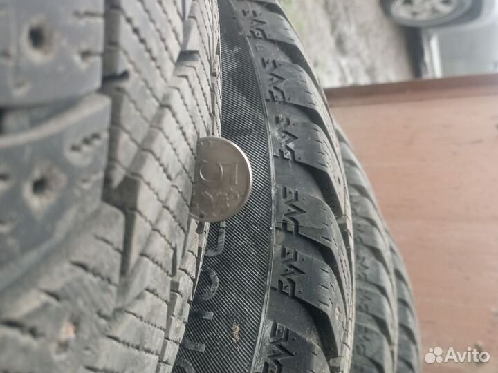 Royal Black Royal Stud 215/65 R16 102T