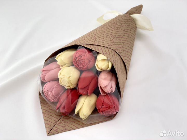 Букет из шоколадных тюльпанов и пионов