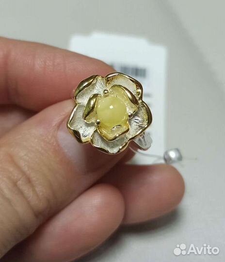 Серебряное кольцо с янтарем 16.5 размер