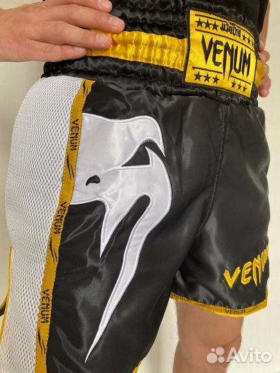 Тайские шорты Venum черный-белый-золотой