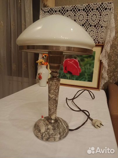 Настольная лампа