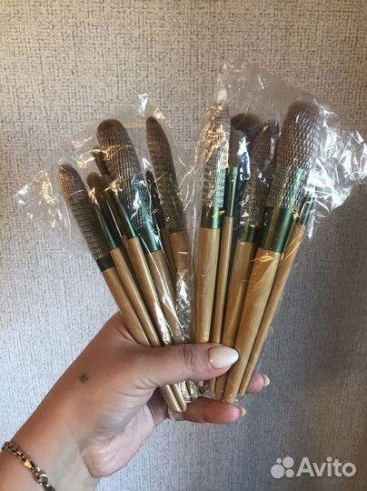 Профессиональные кисти для макияжа в тубусе 10 шт