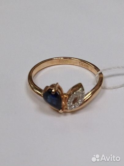 Кольцо с природным камнем Золото