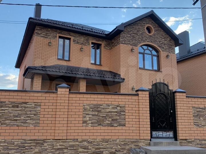 Дом 260 м² на участке 8 сот.