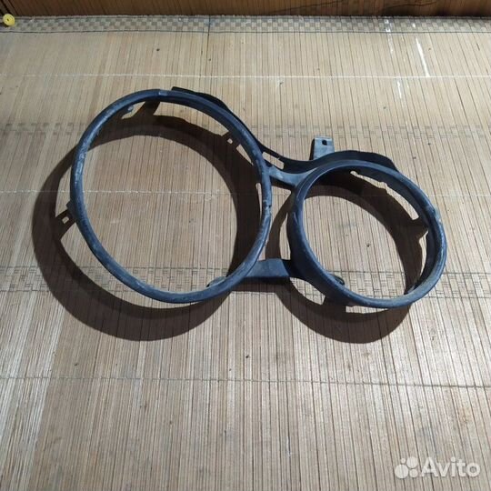 Накладка на фару передняя правая Mercedes-Benz