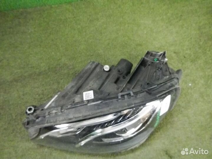 Фара левая Mercedes-Benz E-Class