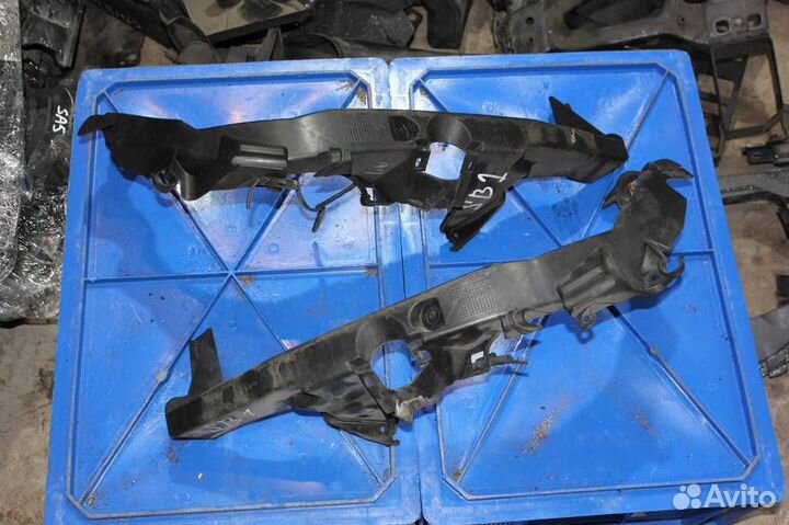 Кронштейн фар левый правый BMW 3 E90 (2007)