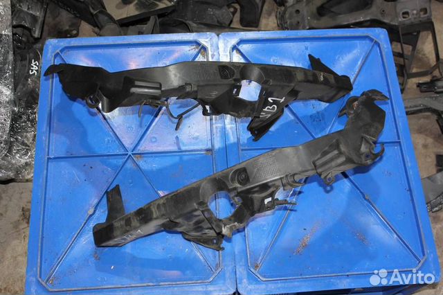 Кронштейн фар левый правый BMW 3 E90 (2007)