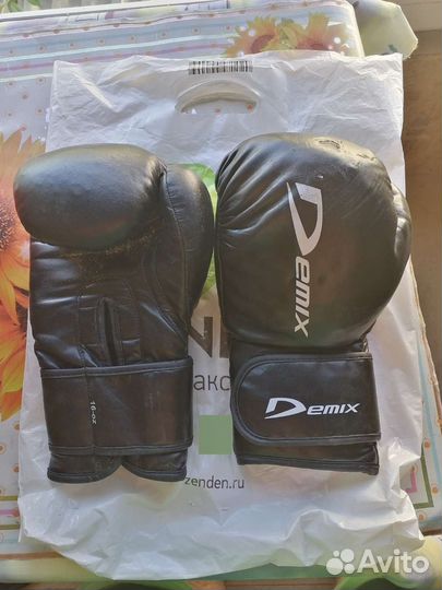Боксерские перчатки demix