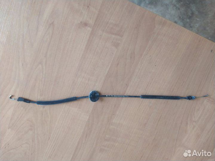Трос открывания двери передний Volkswagen Passat