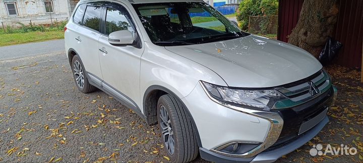 Mitsubishi Outlander, 2015