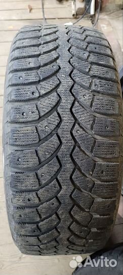 Bridgestone Blizzak Spike-01 215/50 R17 91