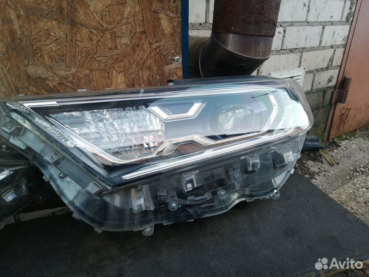 Фара передняя LED Toyota Rav4 XA50