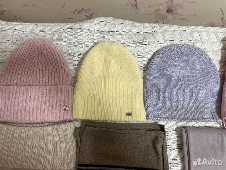 Пакетом женские шапки и шарфики пакетом