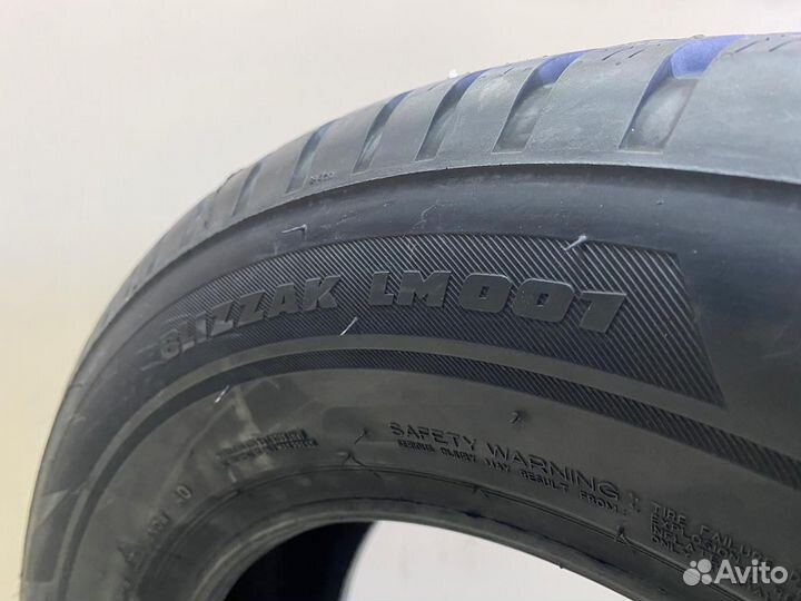 Bridgestone Blizzak LM-001 215/65 R17 99H