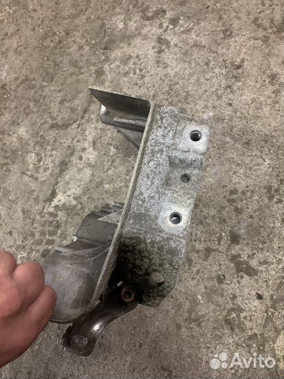Кронштейн двс 04e199275