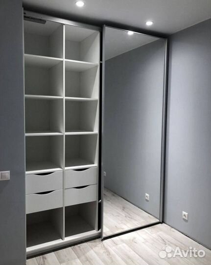 Узкий шкаф