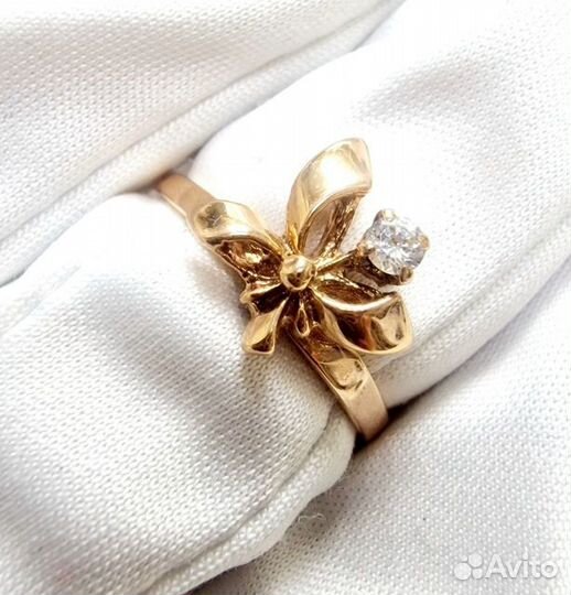 Кольцо с синтетическим камнем Золото