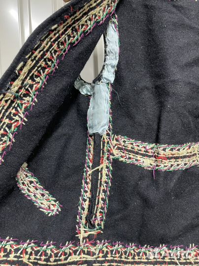 Старинный женский жилет с вышивкой