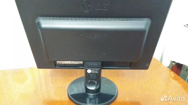 Монитор 19 дюймов LG W1942