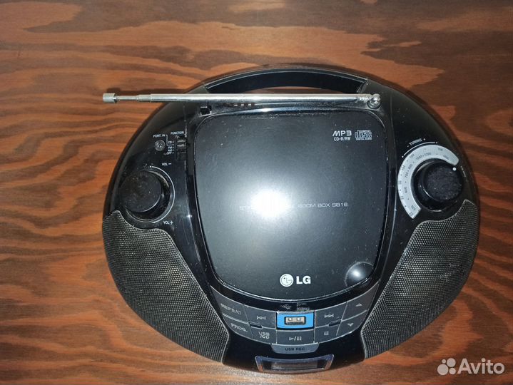 Магнитофон LG boom box sb16
