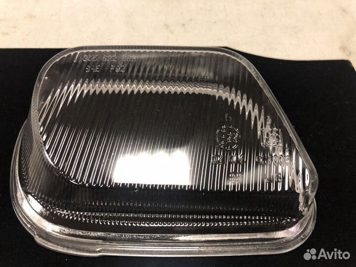 Стекло противотуманок Мерседес W210