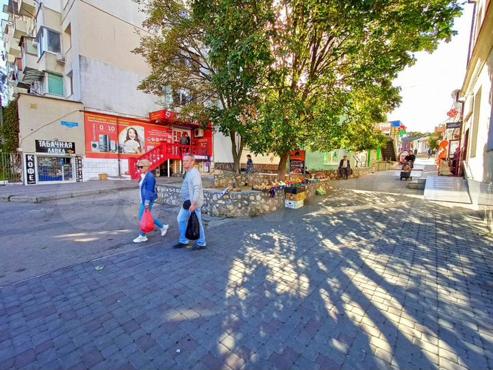 Проходное помещение - Генерала Острякова, 145 м²