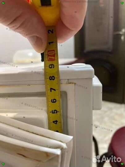 Уплотнитель дверцы морозильника