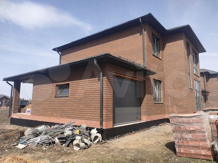 Коттедж 180 м² на участке 10 сот.