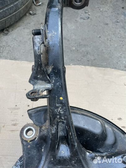 Кулак передний Lexus LX570 Land Cruiser 200