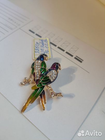 Брошь с эмалью