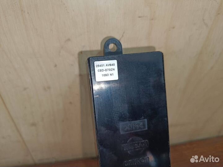 Блок управления стеклоподъемниками Nissan Primera