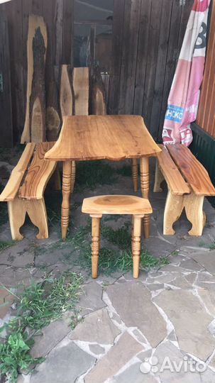 Стол и стулья
