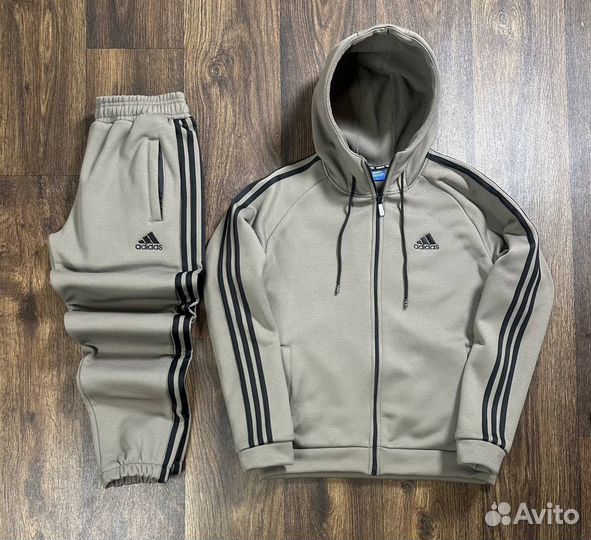 Спортивный костюм adidas на флисе