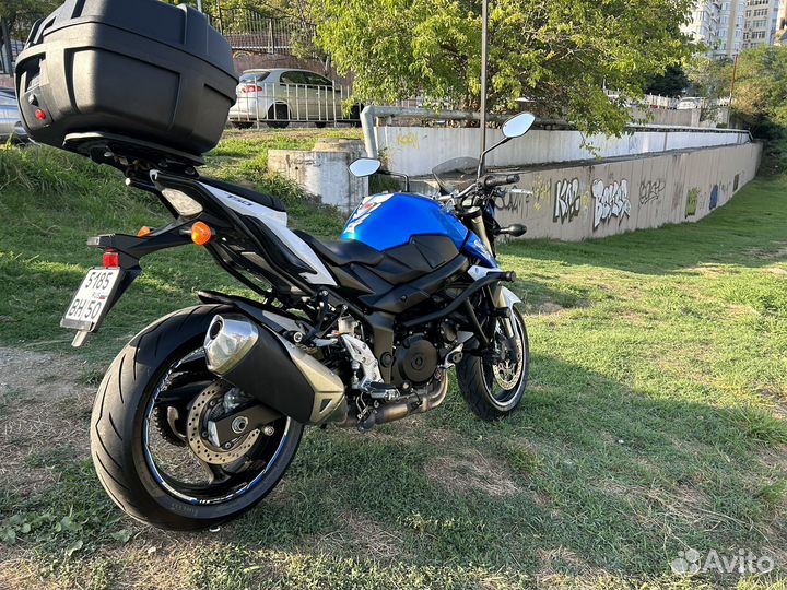 Suzuki GSR 750 ABS