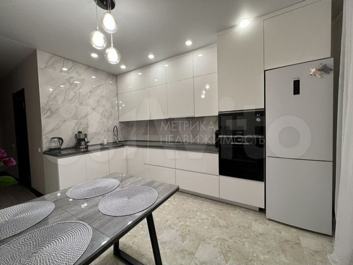 2-к. квартира, 60 м², 14/16 эт.